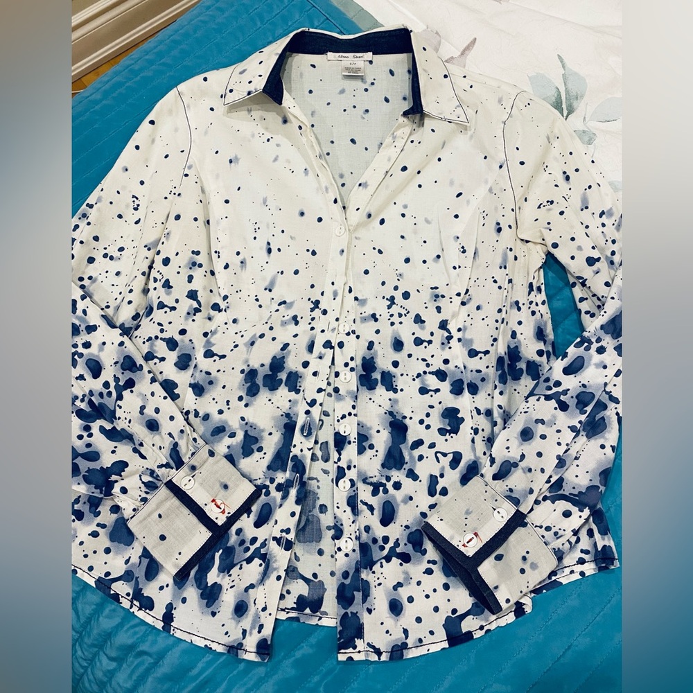 Alison Sheri 100% cotton white blouse with blue splatter design